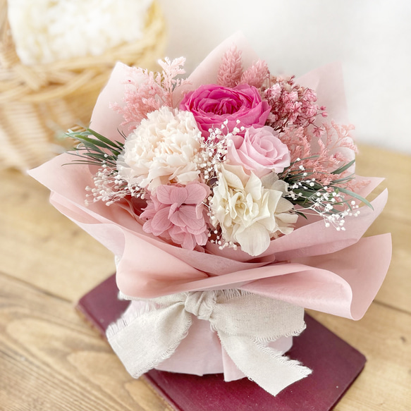 母の日に❁《クリアケース付》ピンクグラデーションブーケ♡そのまま飾れる花束* ギフト　両親贈呈　プリザーブドフラワー　花 1枚目の画像