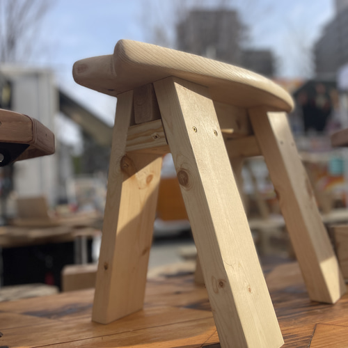 木製ベンチ　ハンドメイド 新作】毎日の暮らしにサーフテイストをプラス、フィッシュボードベンチ