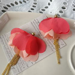 2pcs★charm・double petal & chain/coral（花びらチャーム） 2枚目の画像