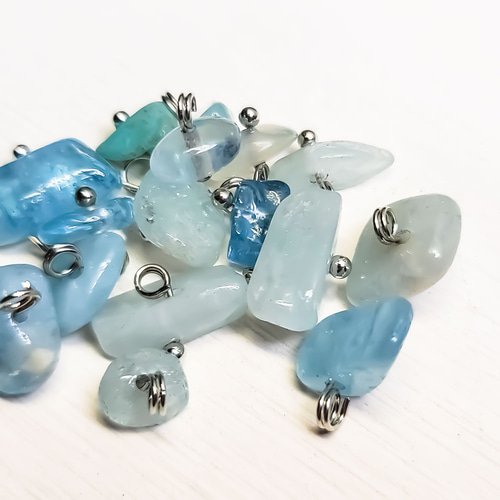 チャーム アクアマリン 2個 シルバー さざれ石 天然石 ミニ ブルー 青