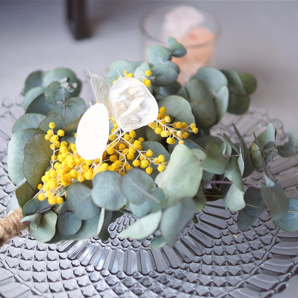 【母の日フラワー2023】ユーカリ&ミモザのスワッグ〜稀少花材ルナリアを添えて〜 10枚目の画像