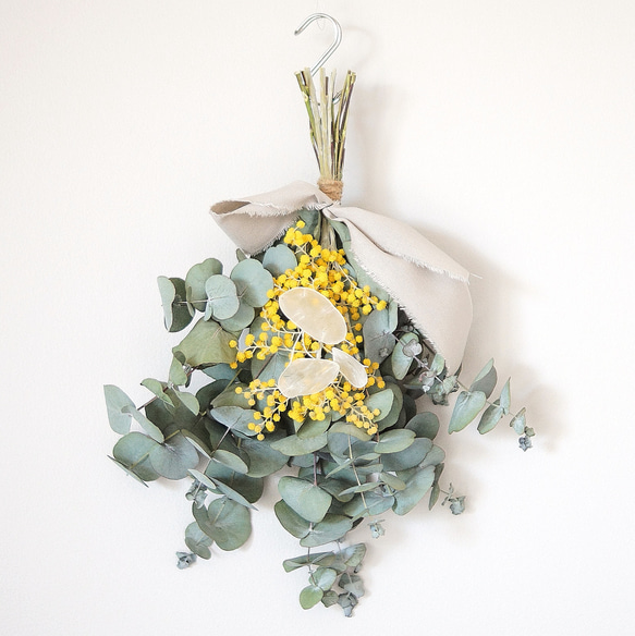 【母の日フラワー2023】ユーカリ&ミモザのスワッグ〜稀少花材ルナリアを添えて〜 1枚目の画像
