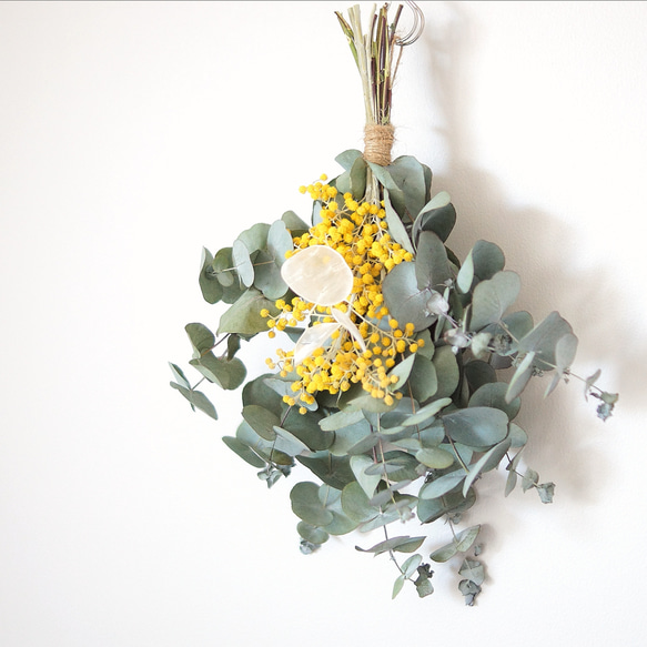 【母の日フラワー2023】ユーカリ&ミモザのスワッグ〜稀少花材ルナリアを添えて〜 14枚目の画像