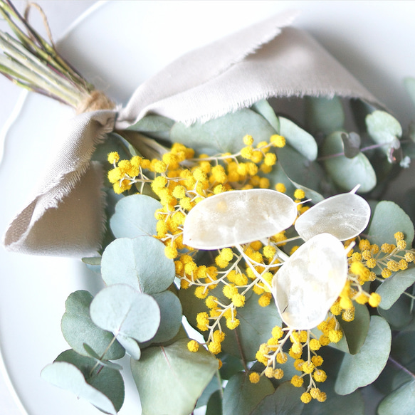 【母の日フラワー2023】ユーカリ&ミモザのスワッグ〜稀少花材ルナリアを添えて〜 4枚目の画像