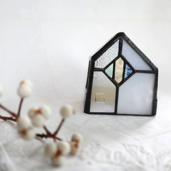 ステンドグラス窓の小さな家 〔青い屋根〕 2枚目の画像
