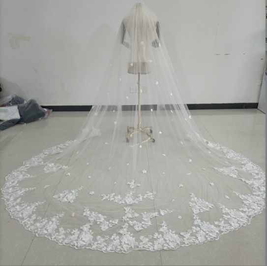 送料無料！ロングベール ホワイト 高級刺繍 ソフトチュール 抜群のおしゃれ見え 花嫁/ウェディングドレス/