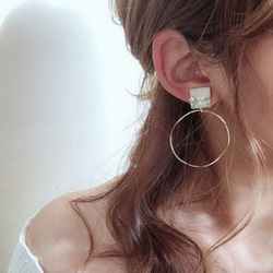 Square bi-color shell hoop pierce/earring 5枚目の画像