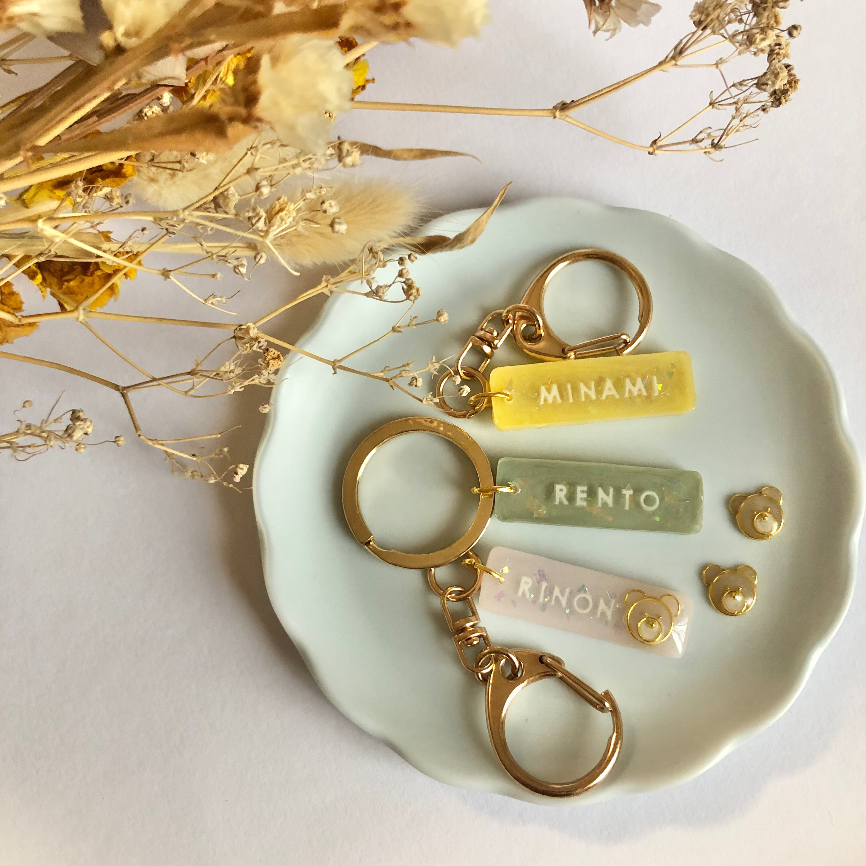 ☆たくあん☆ふくだみさんの証明写真キーホルダー&サイン入り手形色紙♪ 楽天市場】すみっコぐらし インスタントフォトキーホルダー