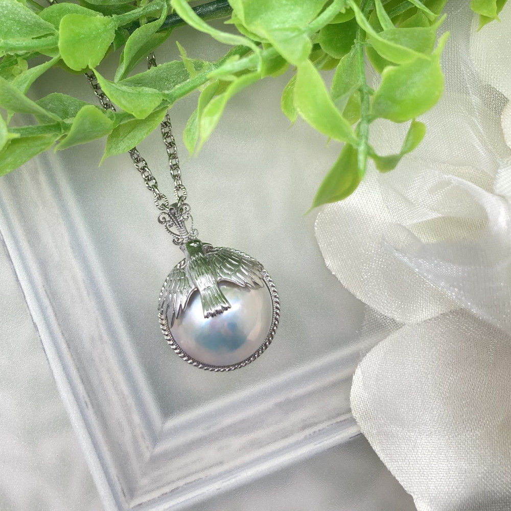 6月の誕生石 大きなマベパールの鷲ペンダント【P0303】