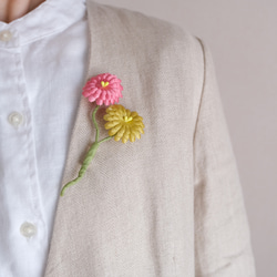 手染めの布花で彩る”染め花のコサージュ” a/ピンク 1枚目の画像