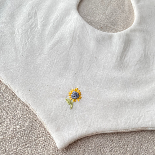 刺繍スタイ　ハンドメイド fcc0a83d74dcd82da41b9a8af427d1