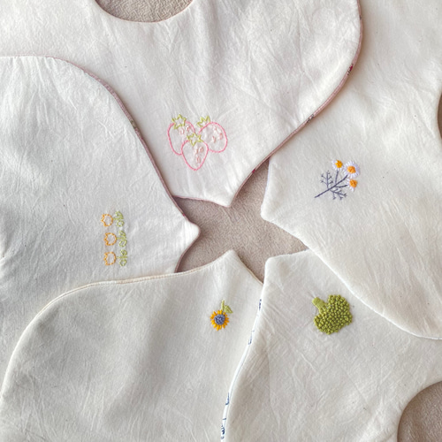 刺繍スタイ　ハンドメイド お名前刺繍のセーラー スタイ ハンドメイド 発送見込み7日〜14前後