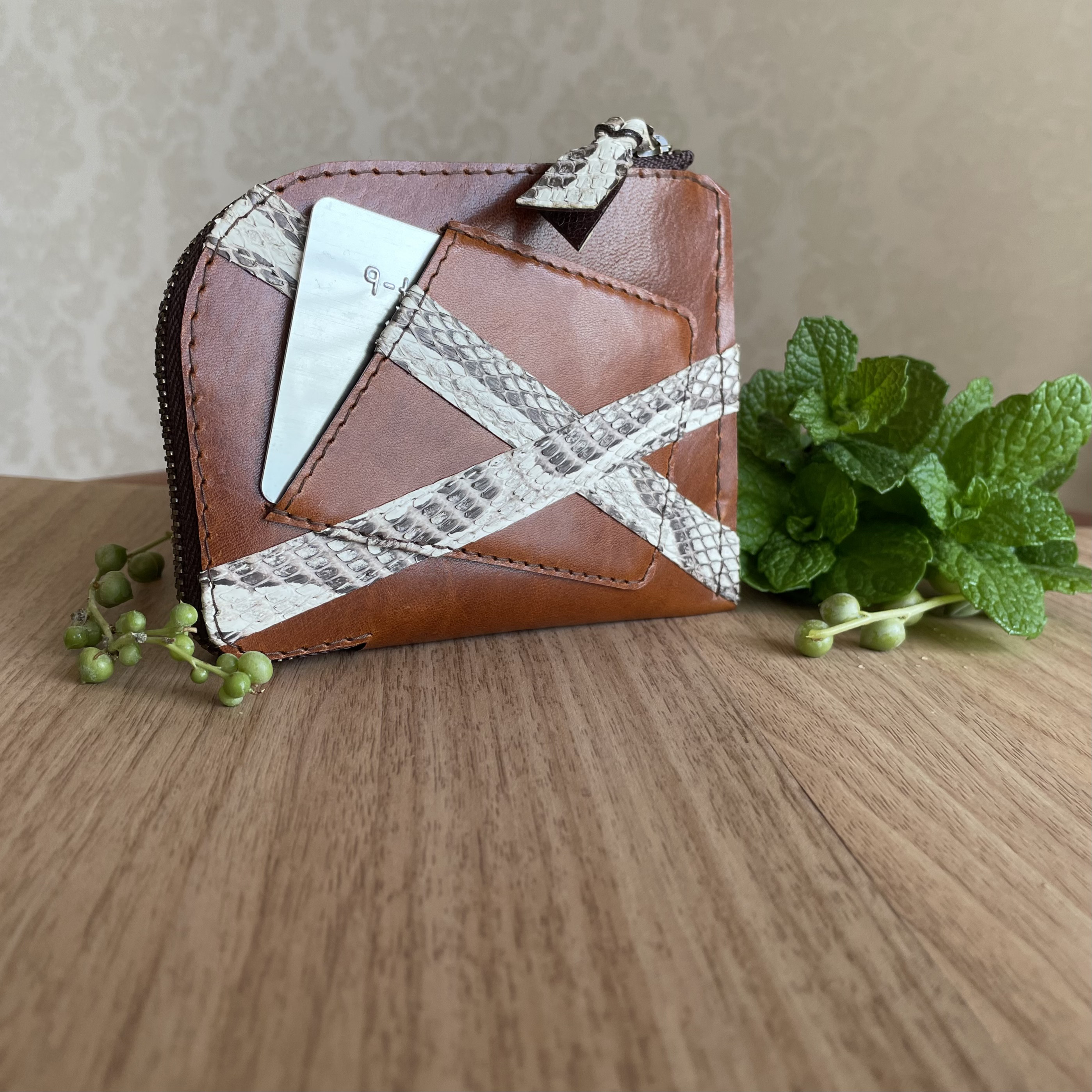 ミニ財布 　コンパクト　 L字ファスナー　パイソン　コードデザイン　✣お札を折らずに使える✣