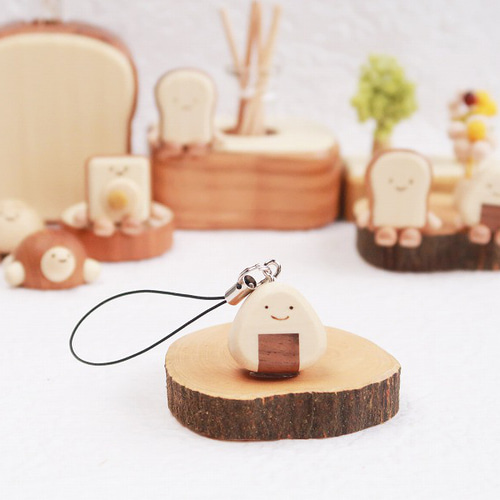 おにぎりのストラップ（木製・寄せ木・くつろぎ木製品） その他