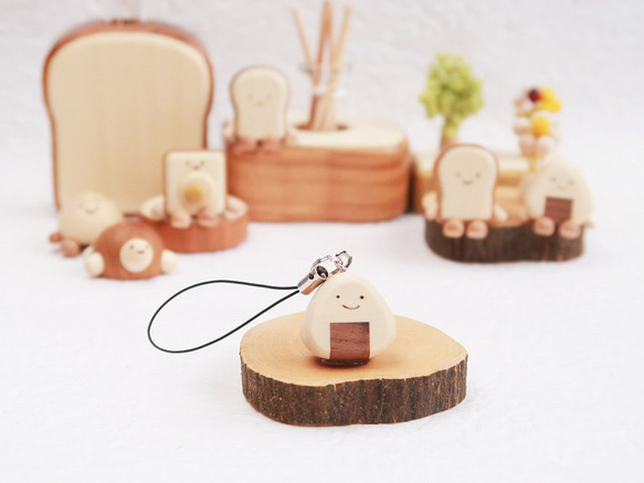 おにぎりのストラップ（木製・寄せ木・くつろぎ木製品） その他