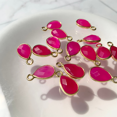 1pc】宝石質フューシャピンクカルセドニーAAA ドロップチャーム