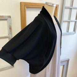 促銷價★大人可愛❤️邊框圖案蝙蝠袖短上衣（黑色）尺寸M-L 第3張的照片