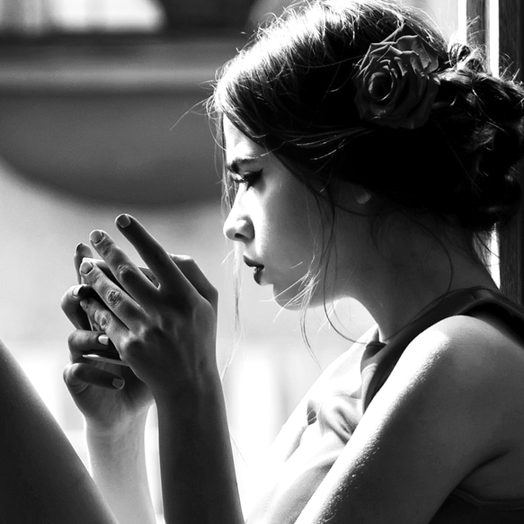 アートポスター モノクロ写真 窓辺のシルエット 影と光の芸術的表現 ヴィンテージ調 4808 8枚目の画像