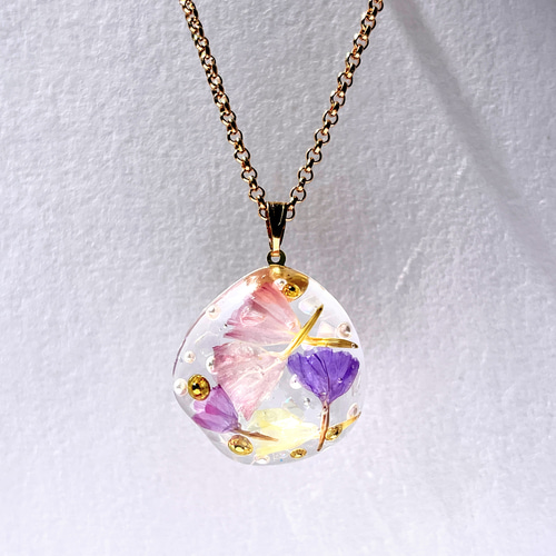 変わらぬ心＊スターチスの水面ネックレス / レジン / ドライフラワー