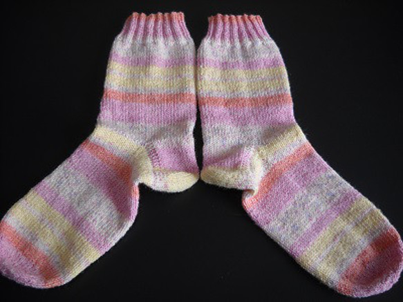 手編みの靴下　コットンと竹繊維を含んだ糸で編んだ靴下（女性用） 2枚目の画像