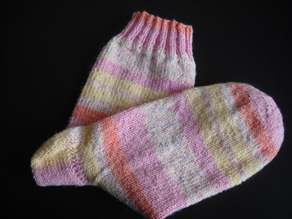 手編みの靴下　コットンと竹繊維を含んだ糸で編んだ靴下（女性用） 4枚目の画像