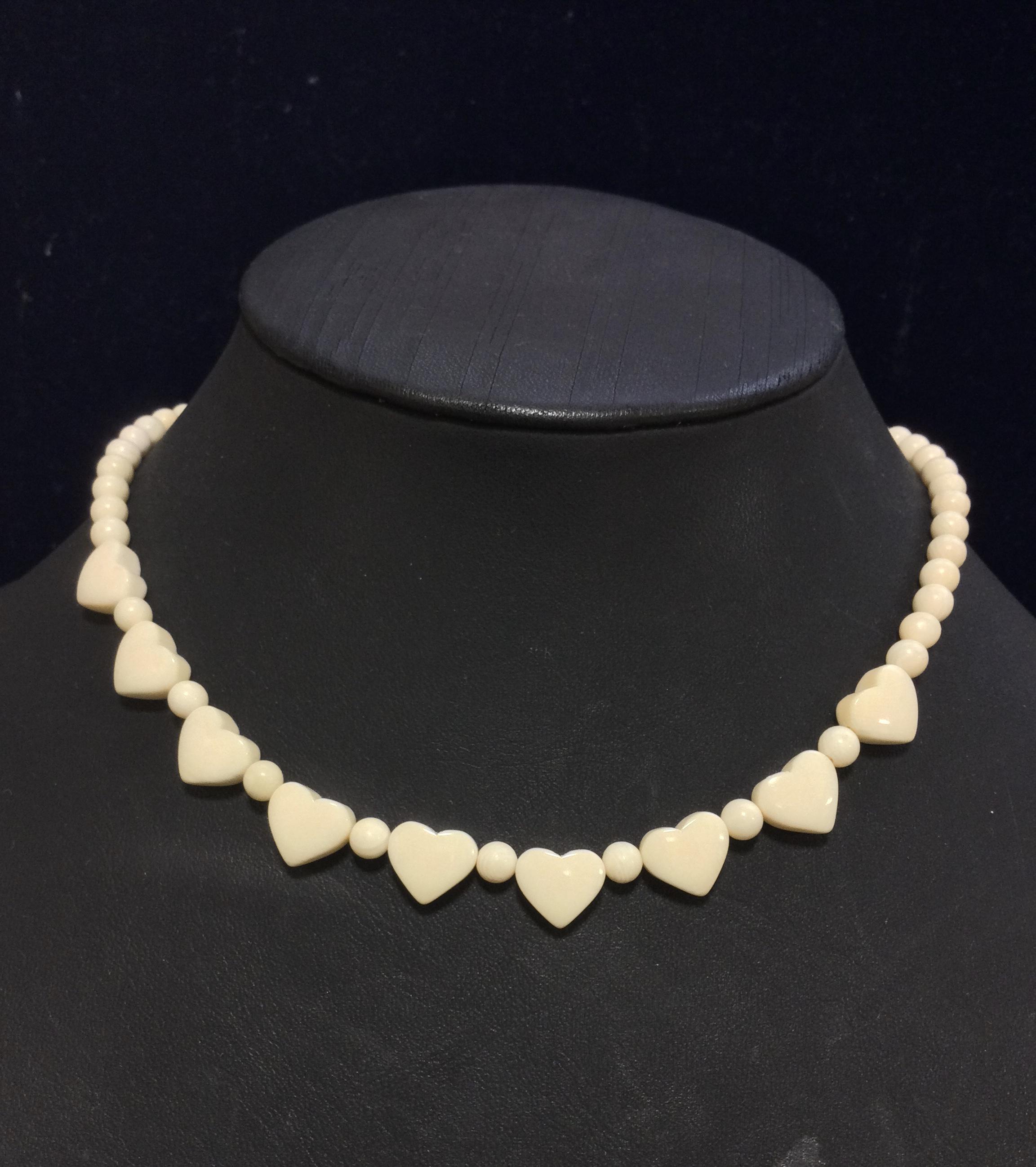 ☆本象牙ネックレス　(ハート）A-29 ※ 7,400円
