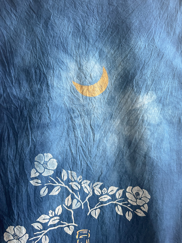 送料無料 " 椿の花の貴婦人 " 藍染コットンタペストリー 絞り染め 型摺り染 瓶　花　月 5枚目の画像