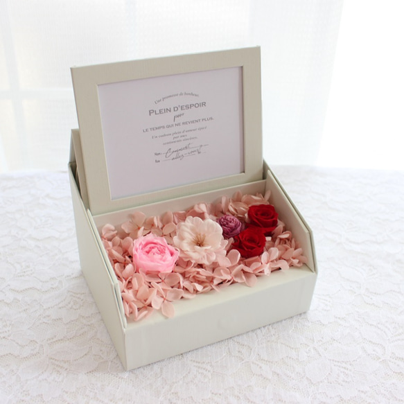ありがとうを伝えるピンクのフラワーフォトボックス　誕生日　結婚祝い　プリザーブドフラワー 1枚目の画像