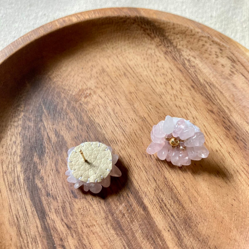 藤の花】パープルのビーズ刺繍ピアス イヤリング おしゃれ 花びら