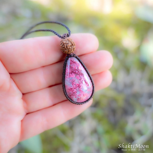 恋愛・夫婦・親子関係のお守り！チューライトとルドラクシャのお守り