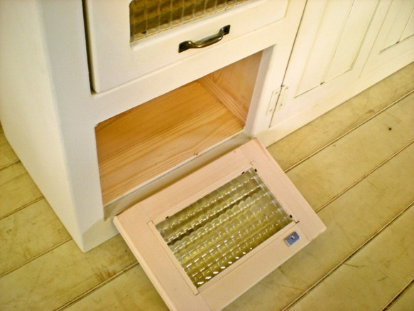 90 センチワイドタイプ おままごと キッチン 木製 チェッカーガラス扉 オープンタイプ （クリーム） 6枚目の画像