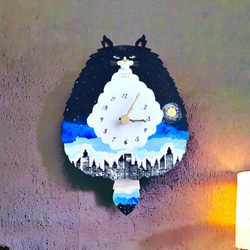 星月夜を胸に抱く猫のレギュラーサイズの時計 木製 振り子時計 掛け時計 1枚目の画像