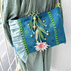 インド刺繍リボンショルダーのボタニカルバッグ～ターコイズブルー 4枚目の画像