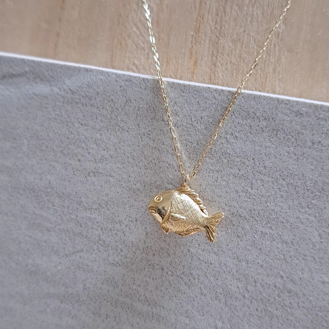 【 18金 小さな 鯛 ネックレス 】k18 18k 鯛 たい焼き   魚 誕生日プレゼント お正月お祝い 縁起物 京都