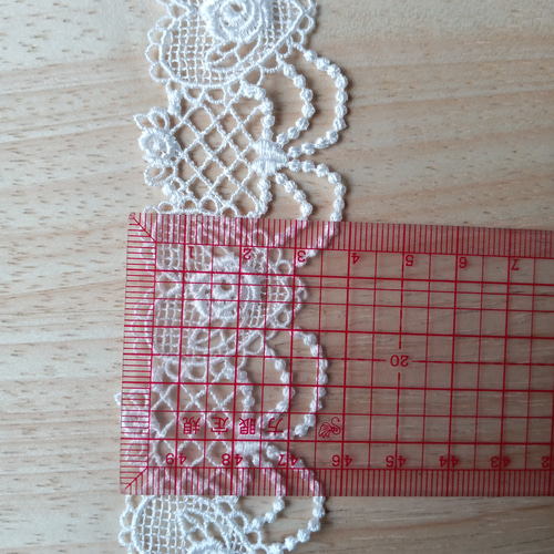 Vintageレース　お花のリースリボン刺繍　優しい生成り色の厚手　マルチカバー 51IwTYFWbSL.jpg