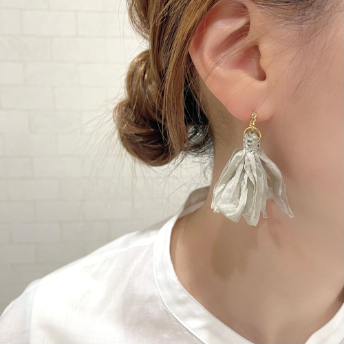 谷川さま専用♡かすみ草 シフォンタッセル ピアス イヤリング くすみカラー ふんわり軽い大人のシフォンタッセル ピアス