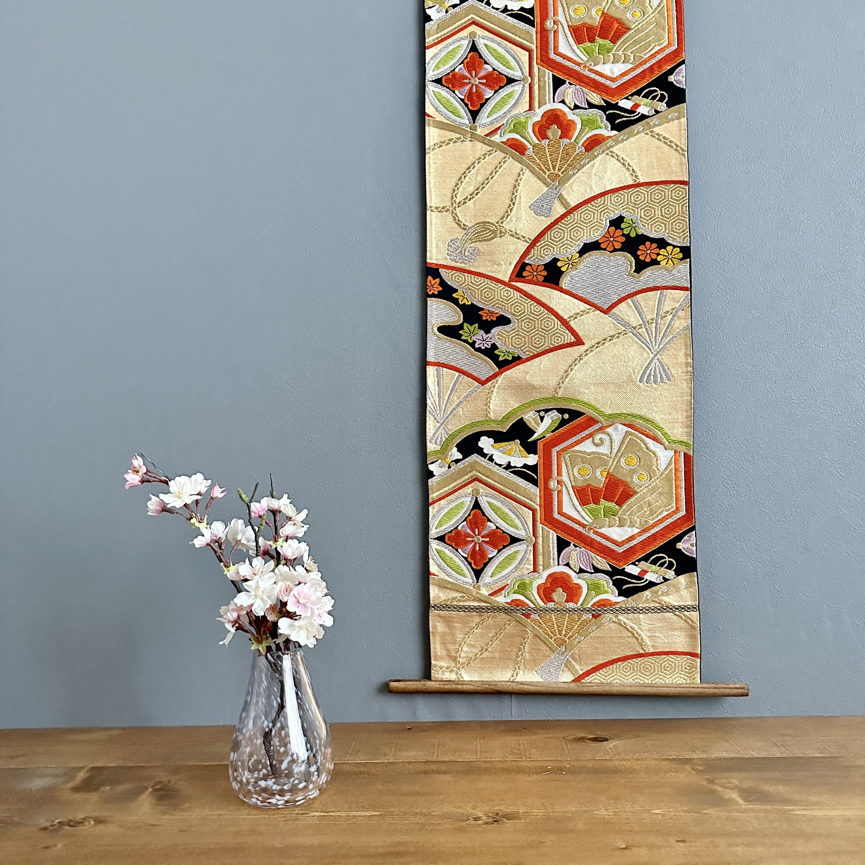 タペストリー＆クッションカバー 帯リメイク　孔雀と扇面柄　和モダン 2点セット