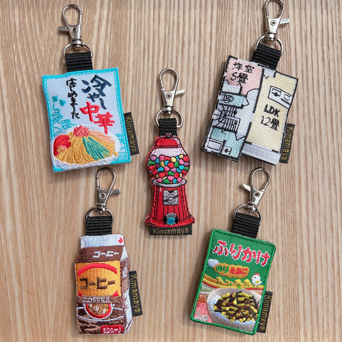 高価値セリー シュールな刺繍ワッペンキーホルダー(F-028ガムボールマシン ミュージシャン