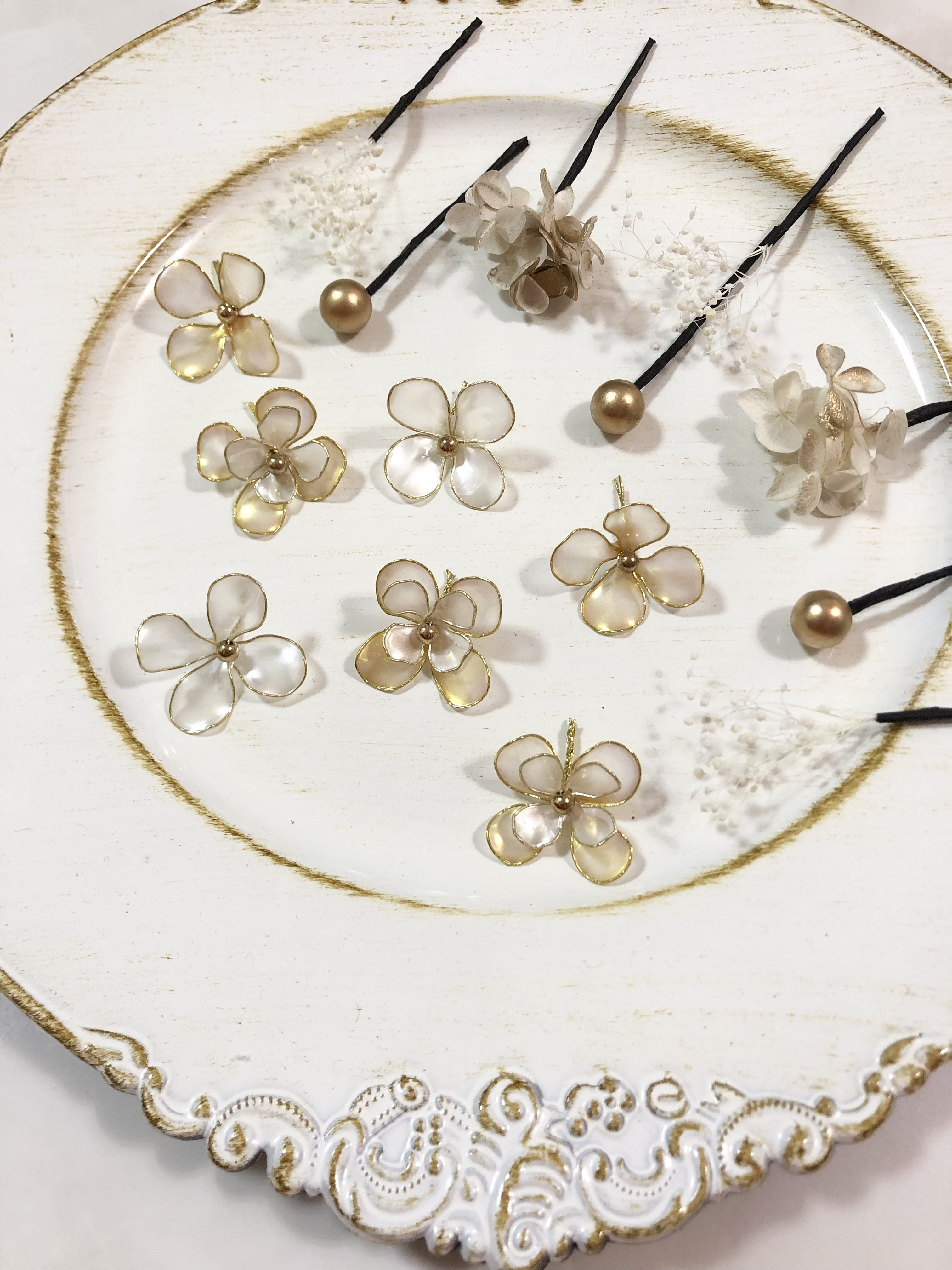 ピカピカゴールド＆パールホワイト小花髪飾りセット