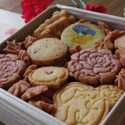 【特集掲載】母の日クッキー缶2023※缶の色が変わりました【現品限り】 1枚目の画像