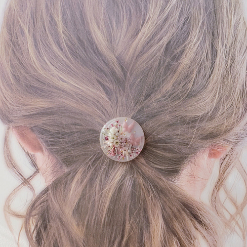 お花とピンクの蝶々 レジンヘアゴム サークル ヘアゴム