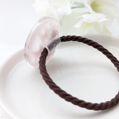 お花とピンクの蝶々 レジンヘアゴム サークル ヘアゴム ボタニカル