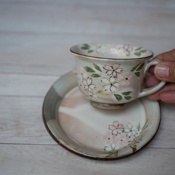 京焼・清水焼　色絵　コーヒー碗皿　桜（お皿：タタラ） 5枚目の画像