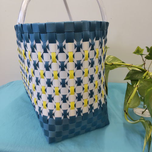 黄色の縦ラインで爽やか ベース青碧 軽くて収納量あり プラカゴバック