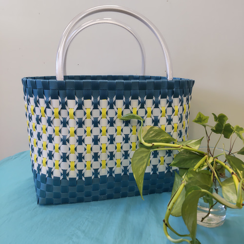 黄色の縦ラインで爽やか ベース青碧 軽くて収納量あり プラカゴバック