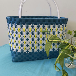 黄色の縦ラインで爽やか ベース青碧 軽くて収納量あり プラカゴバック