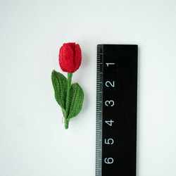 小さなチューリップブローチ〜赤色〜 (受注制作、お花、お花モチーフ、手編み、春、贈り物、四季折々) 7枚目の画像