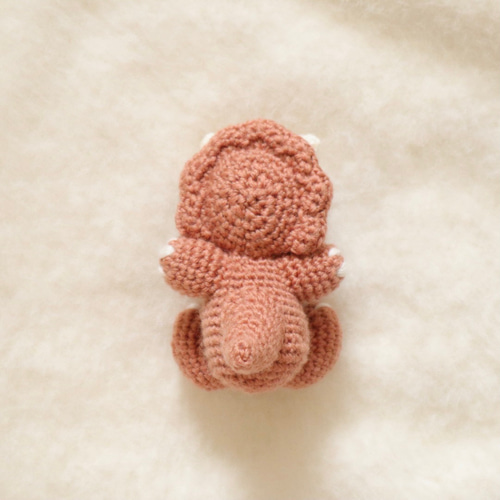 トリケラトプスのあみぐるみ✳︎小さめサイズ✳︎レッド