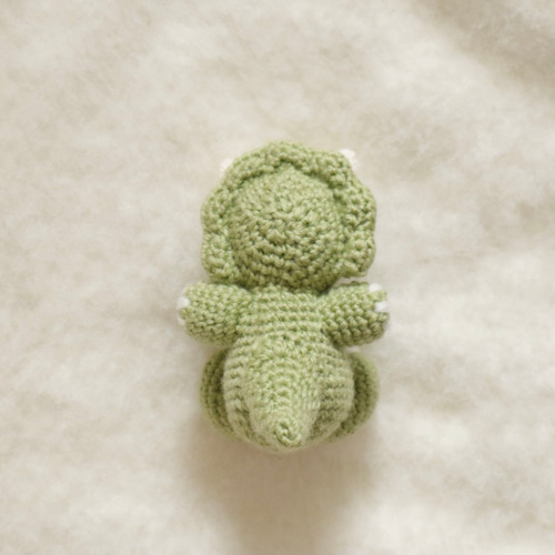 ハンドメイド トリケラトプス あみぐるみ 緑色 約30cm m34054663202_1.jpg?1740810503