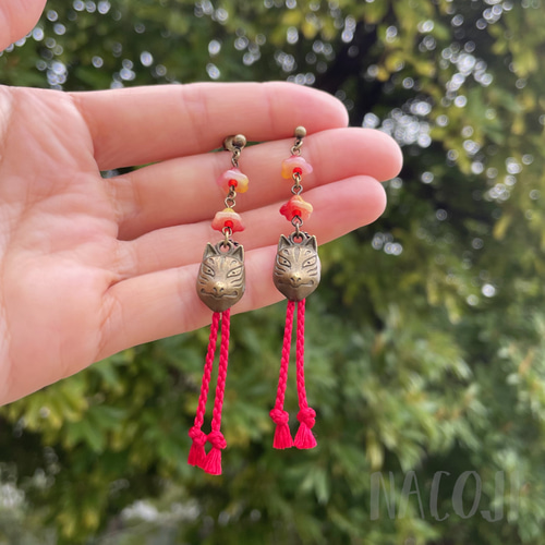 狐面と絹紐の和風ピアス 赤／赤黄フラワー ピアス（スタッド・一粒